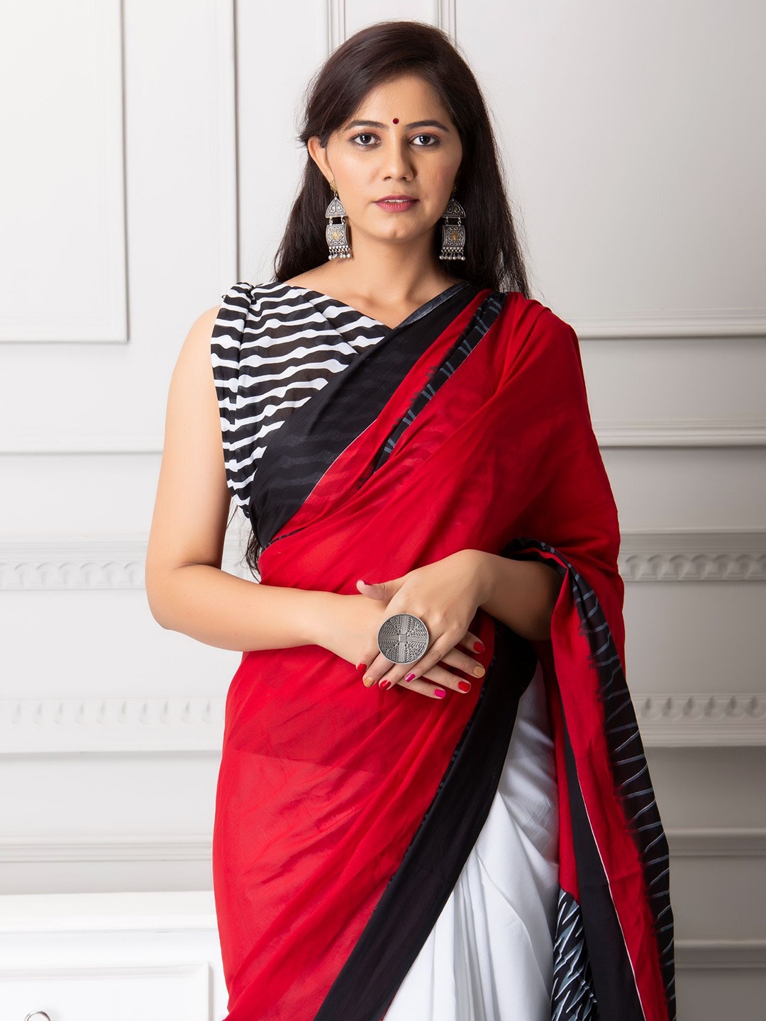 

Shivanya Handicrafts Colourblocked Pure Cotton Half and Half Block Print Saree, Red