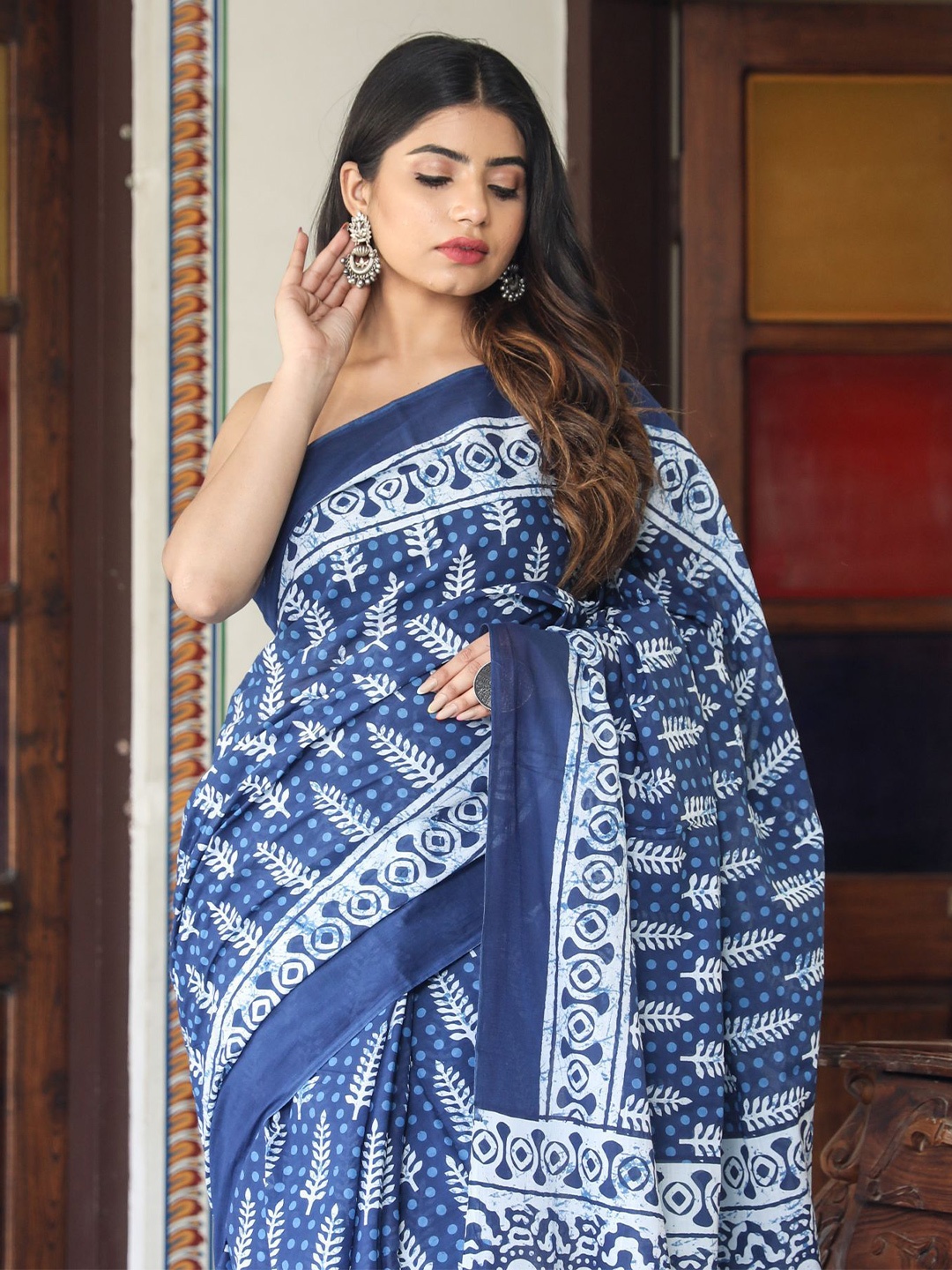 

Shivanya Handicrafts Pure Cotton Block Print Saree With Blouse Piece, Blue
