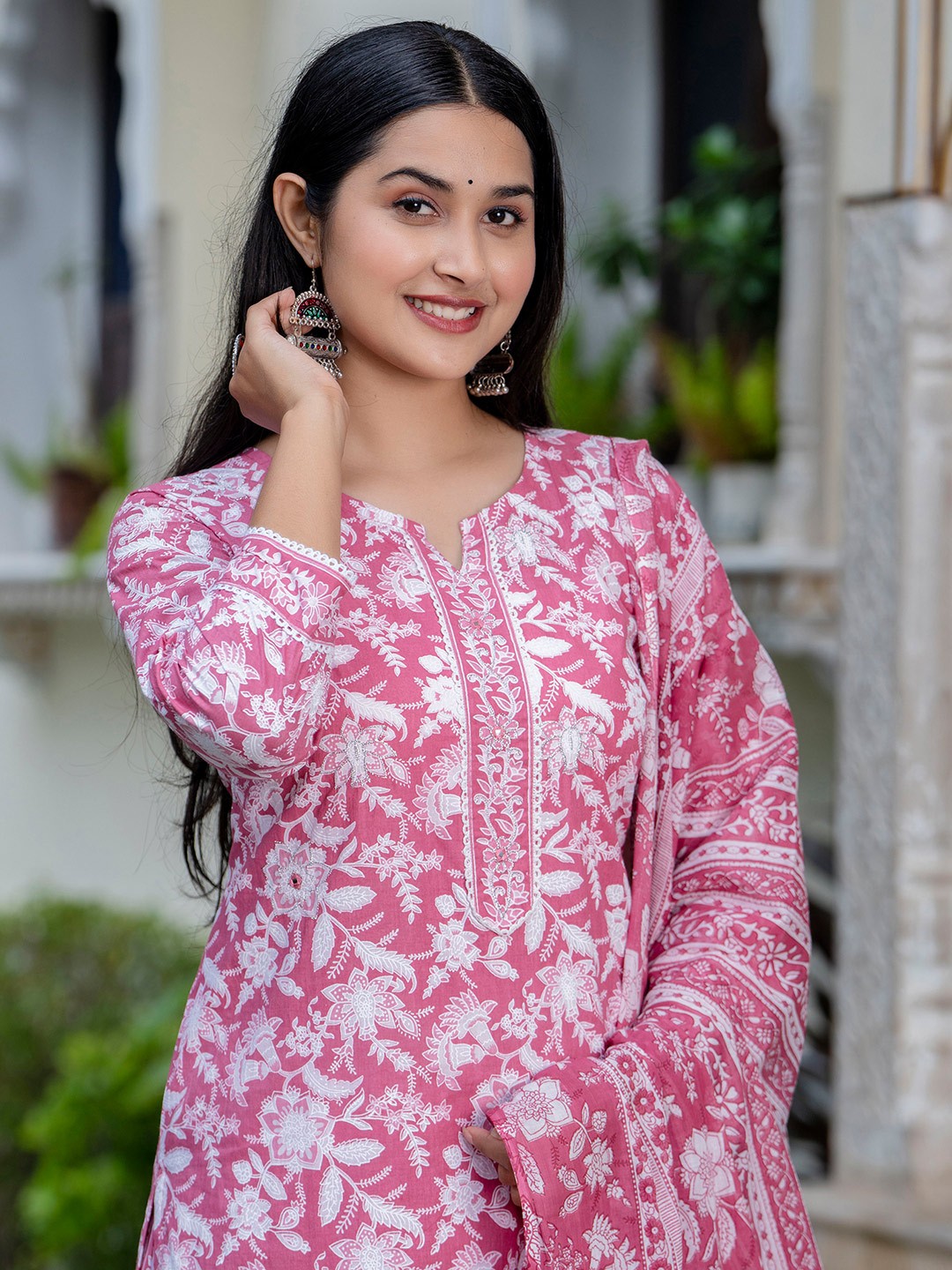 

Jasoriya Floral Embroidered Regular Pure Cotton Straight Kurta With Pyjamas & Dupatta, Pink