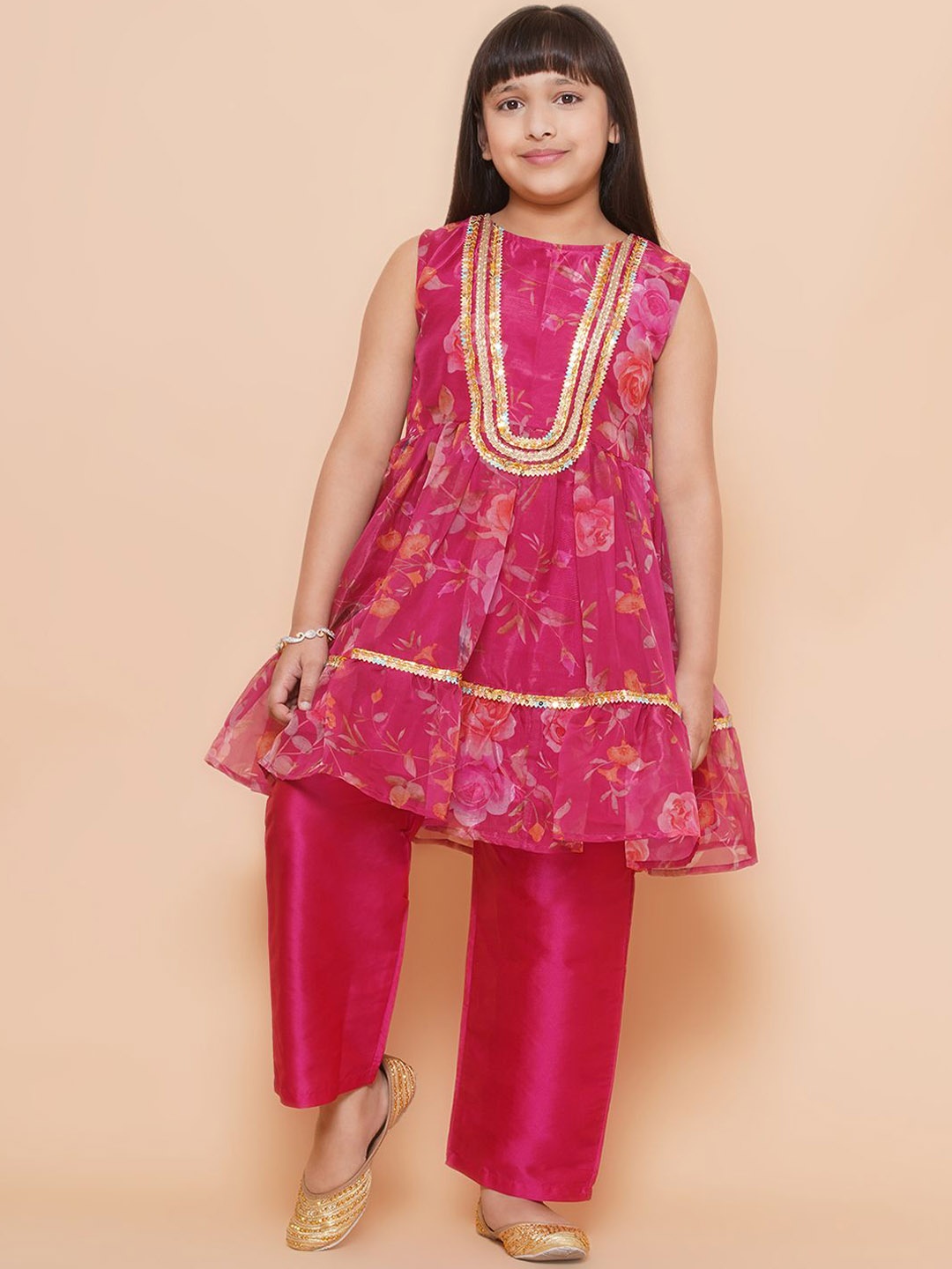 

Modish Couture Girls Floral Printed Regular Gotta Patti Kurta with Palazzos, Pink