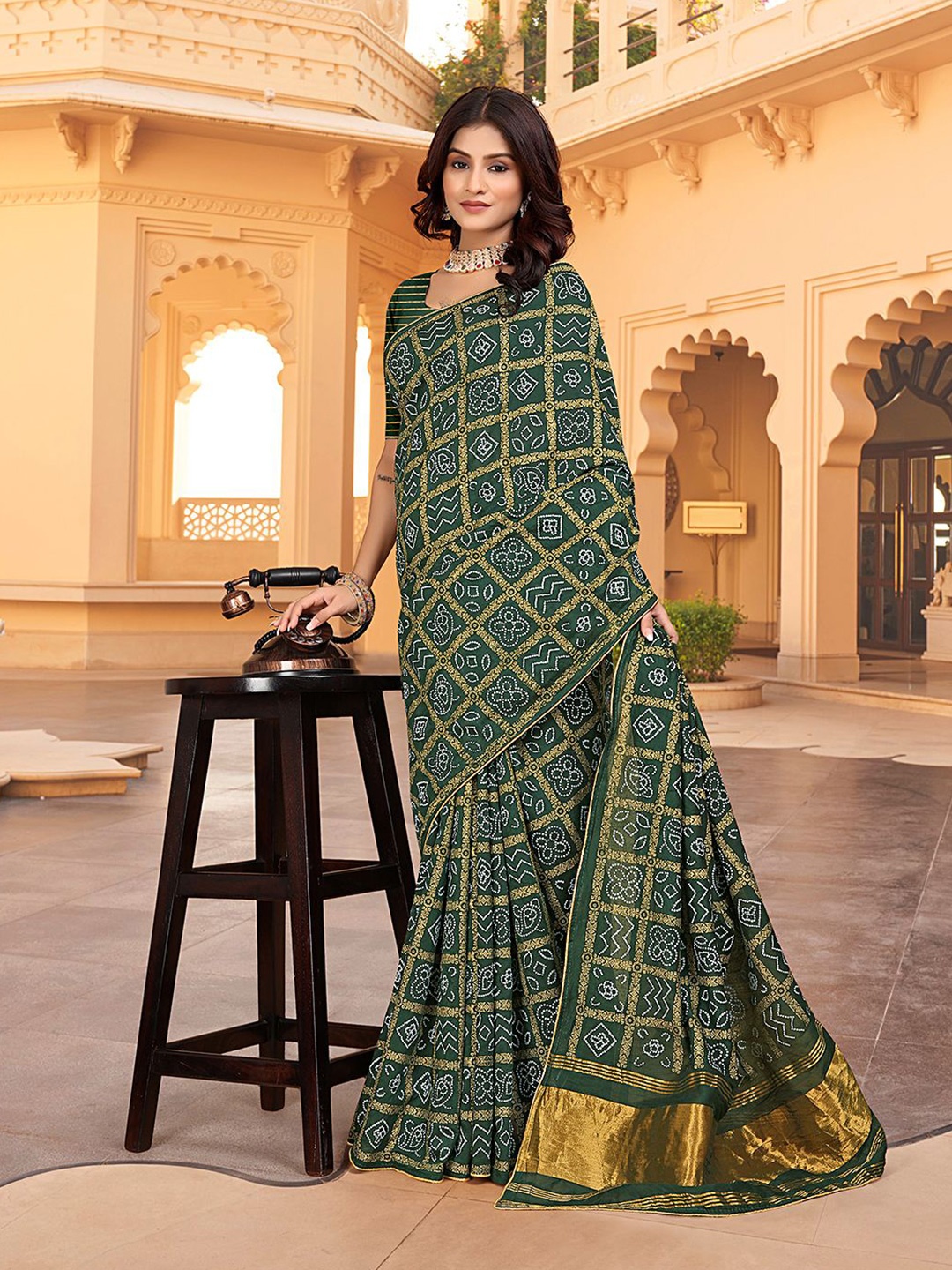 

Pionex Bandhani Zari Patola Saree, Green