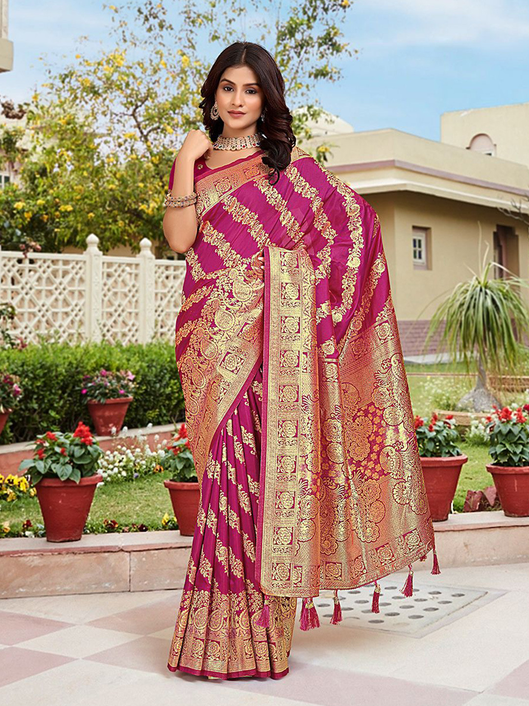 

Pionex Woven Design Zari Pure Silk Banarasi Saree, Magenta