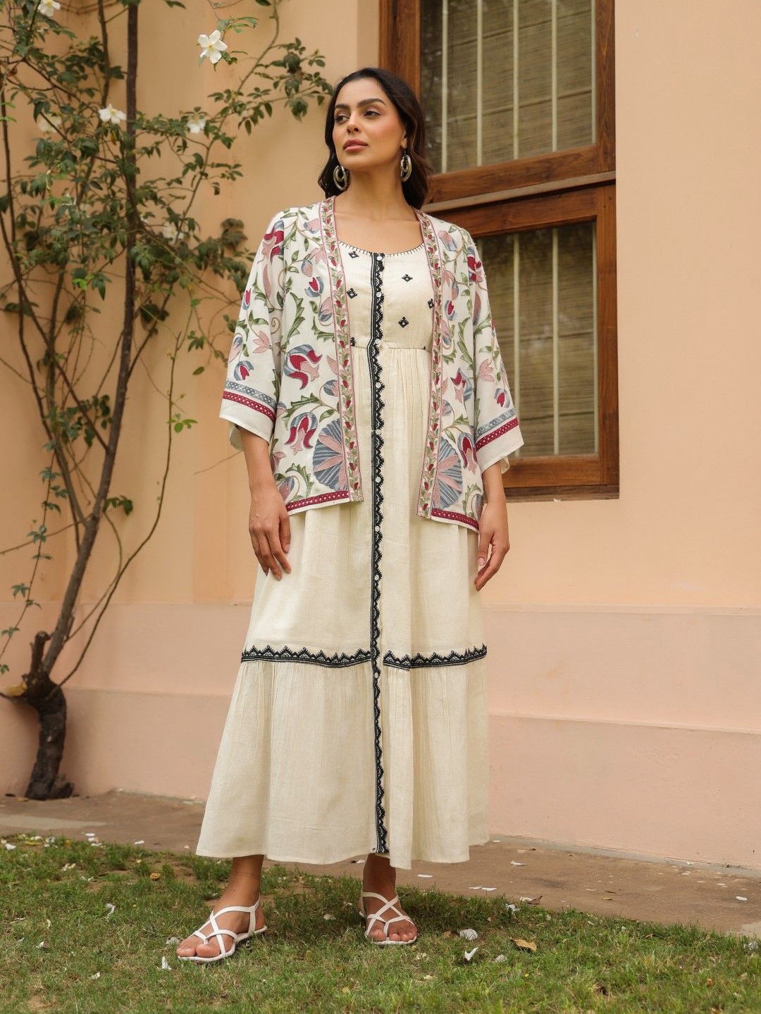 

Nyaro Women Rayon Printed Embroidered Shrug, White