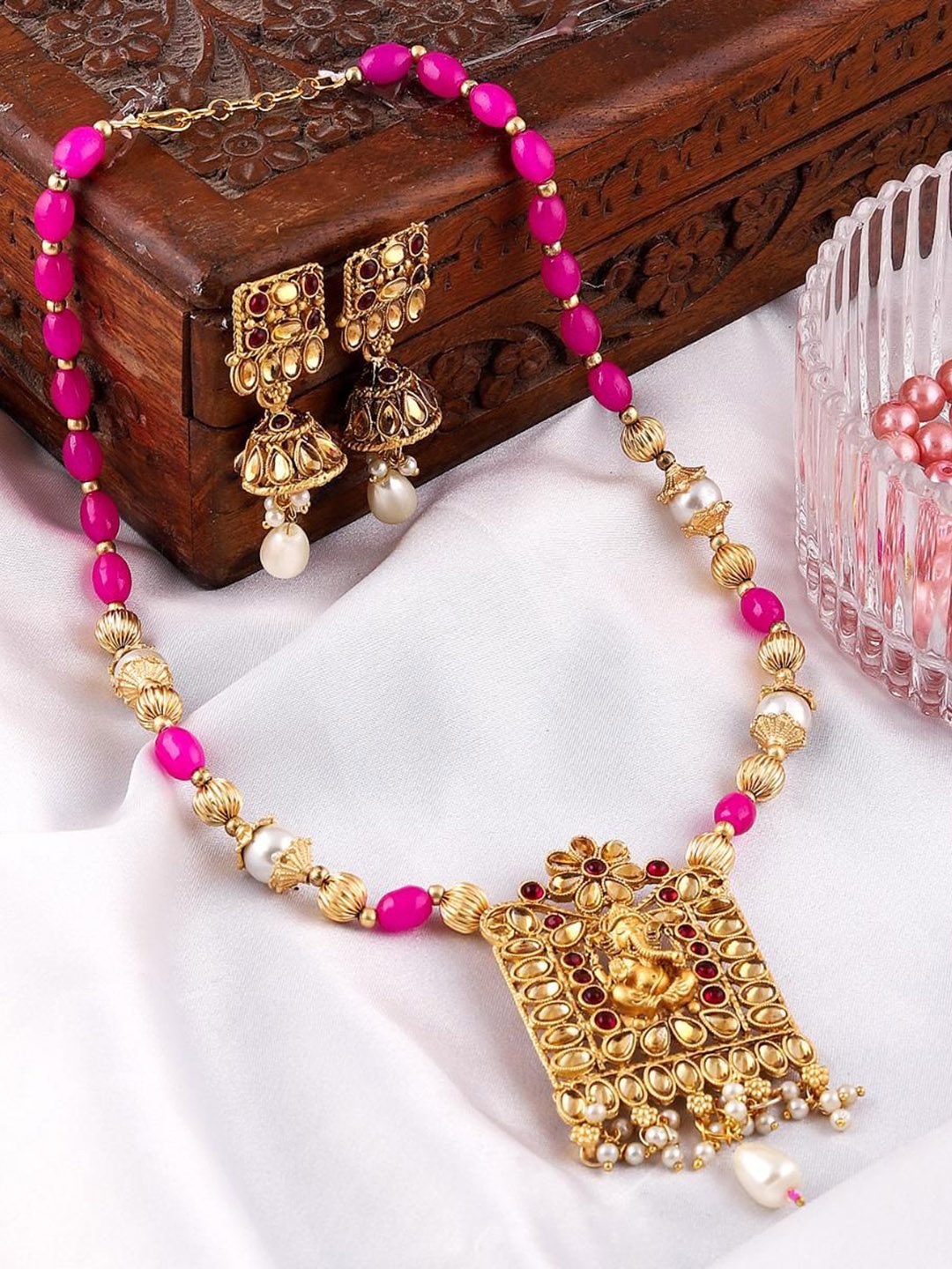 

MANSIYAORANGE Gold-Plated Stone Studded & Beaded Necklace Set