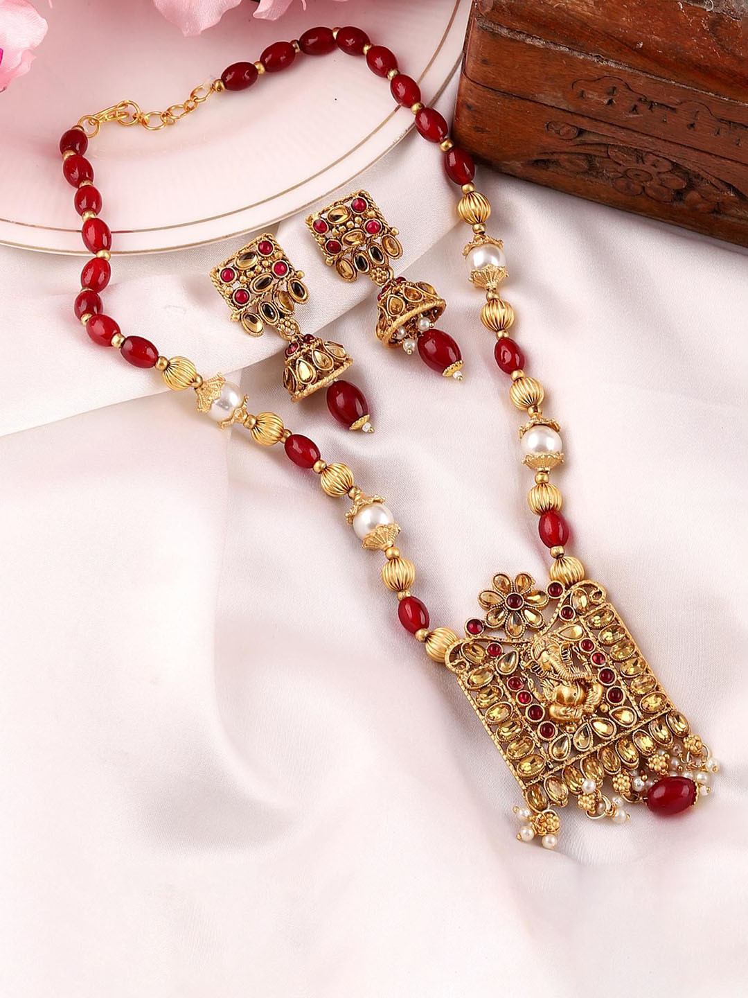 

MANSIYAORANGE Gold-Plated Stone Studded & Beaded Necklace Set