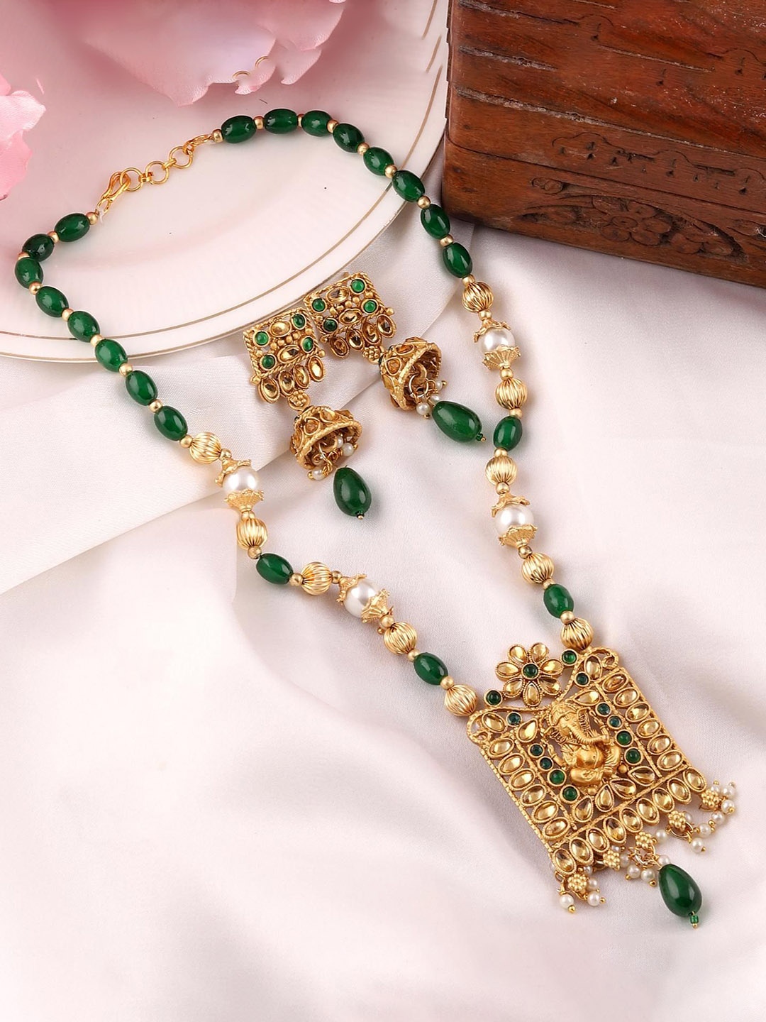 

MANSIYAORANGE Gold-Plated Stone-Studded & Beaded Necklace Set