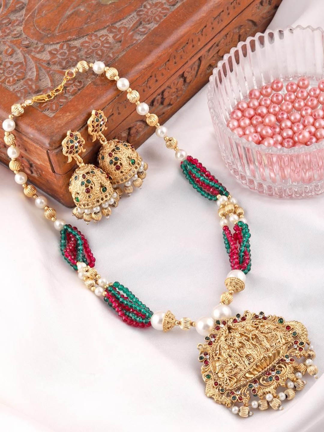 

MANSIYAORANGE Gold-Plated Stone Studded & Beaded Necklace Set