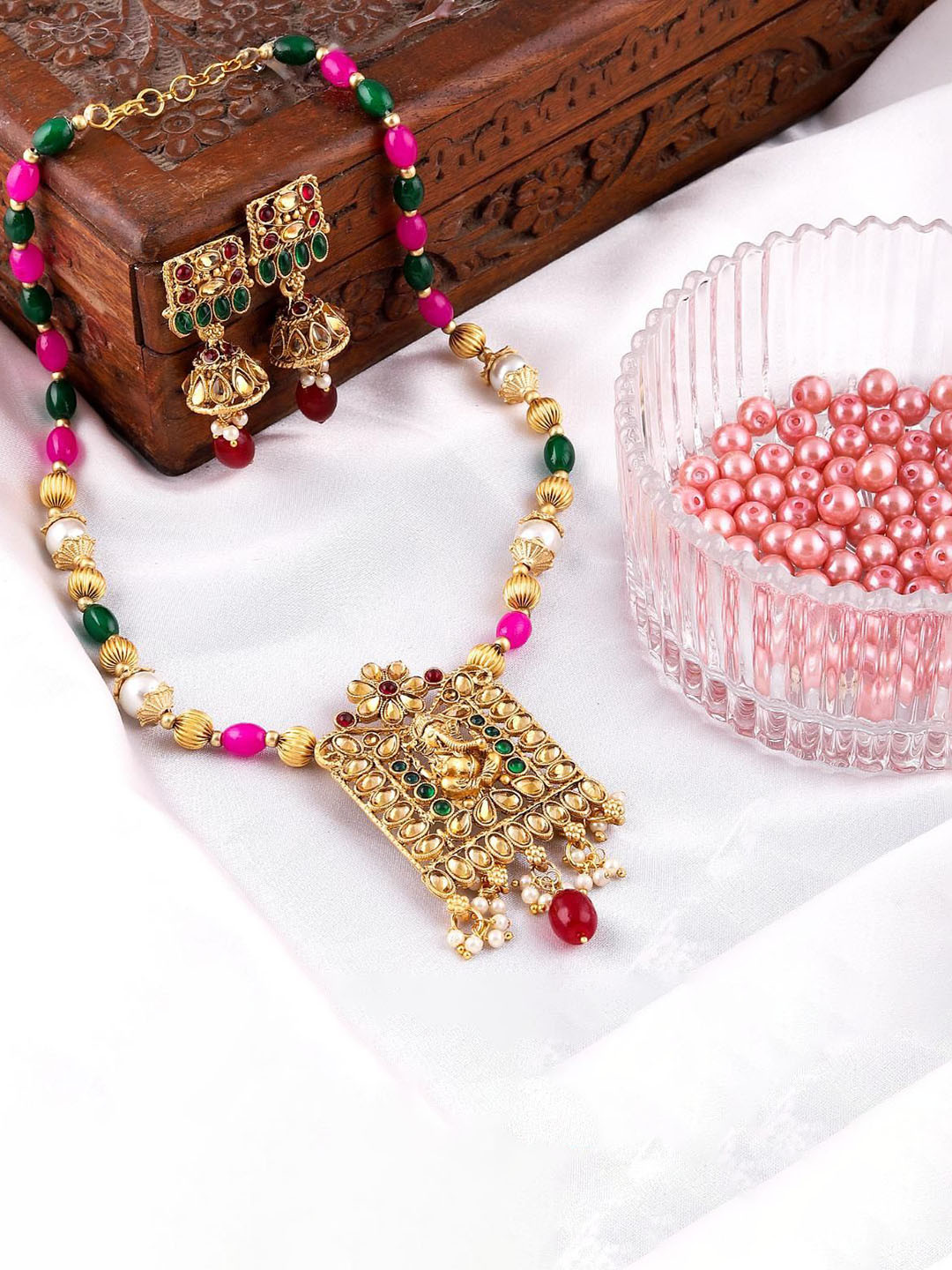 

MANSIYAORANGE Gold-Plated Stone Studded & Beaded Necklace Set