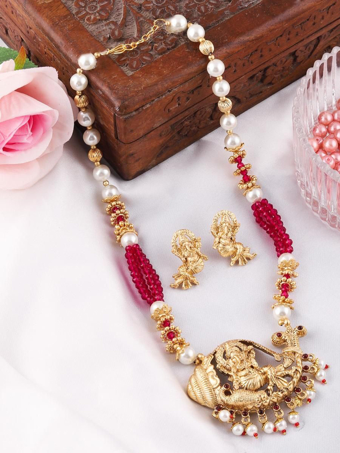 

MANSIYAORANGE Gold-Plated Stone Studded & Beaded Necklace Set