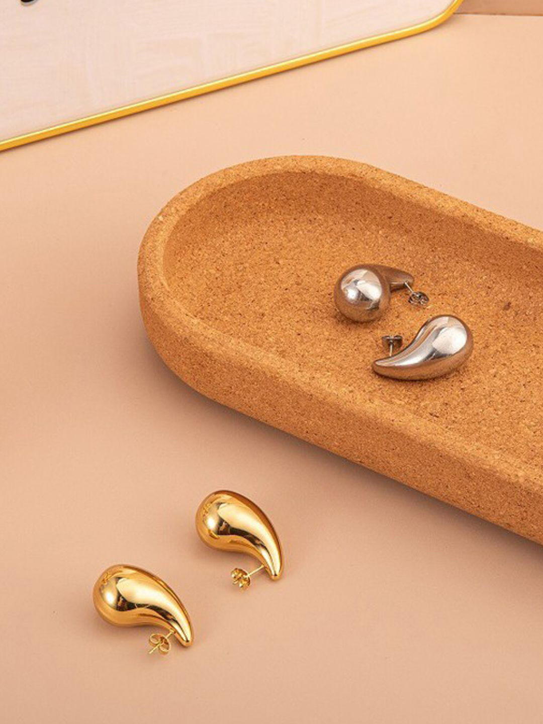 

Xivir Set of 2 Teardrop Shaped Half Hoop Earrings, Gold