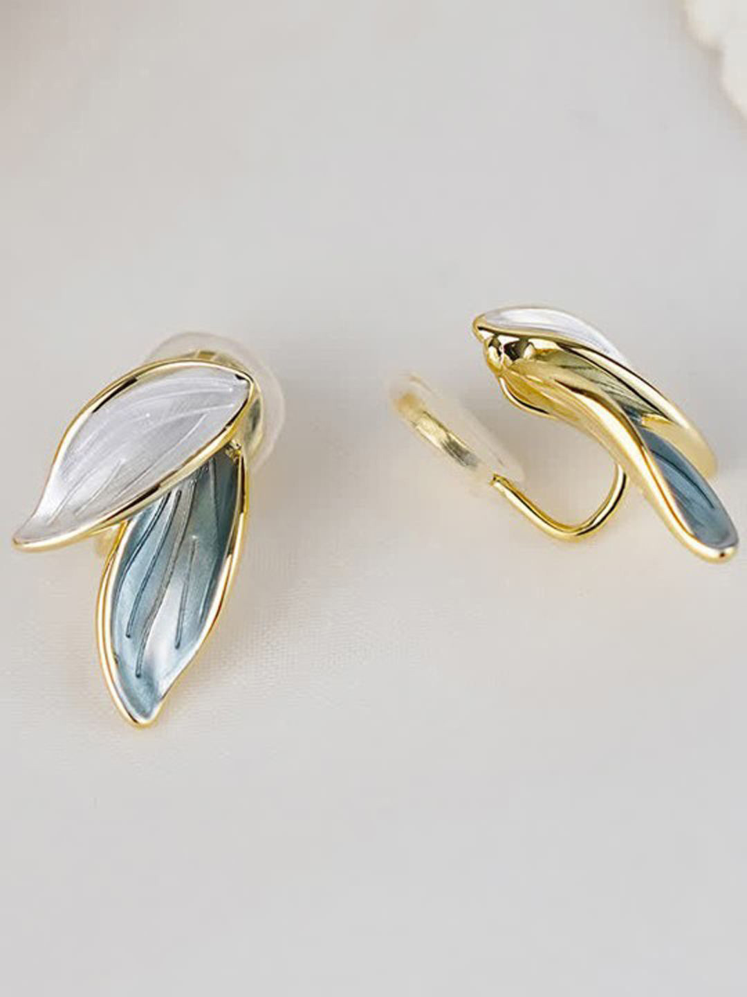 

Xivir Gold-Plated Leaf Shaped Studded Earrings, Multi