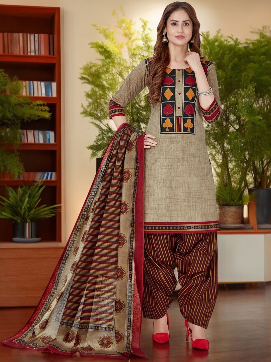 

Jevi Prints Ethnic Motifs Printed Regular Pure Cotton Kurta with Patiala & With Dupatta, Beige