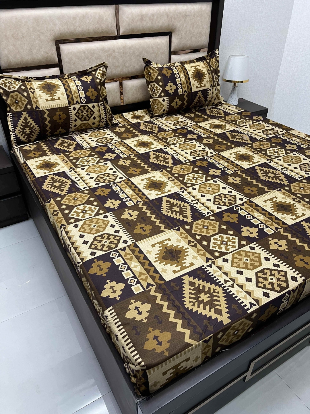 

Pure Decor Velar Sib Olive Printed Pure Cotton 400 TC Super King Bedsheet & Pillow Covers