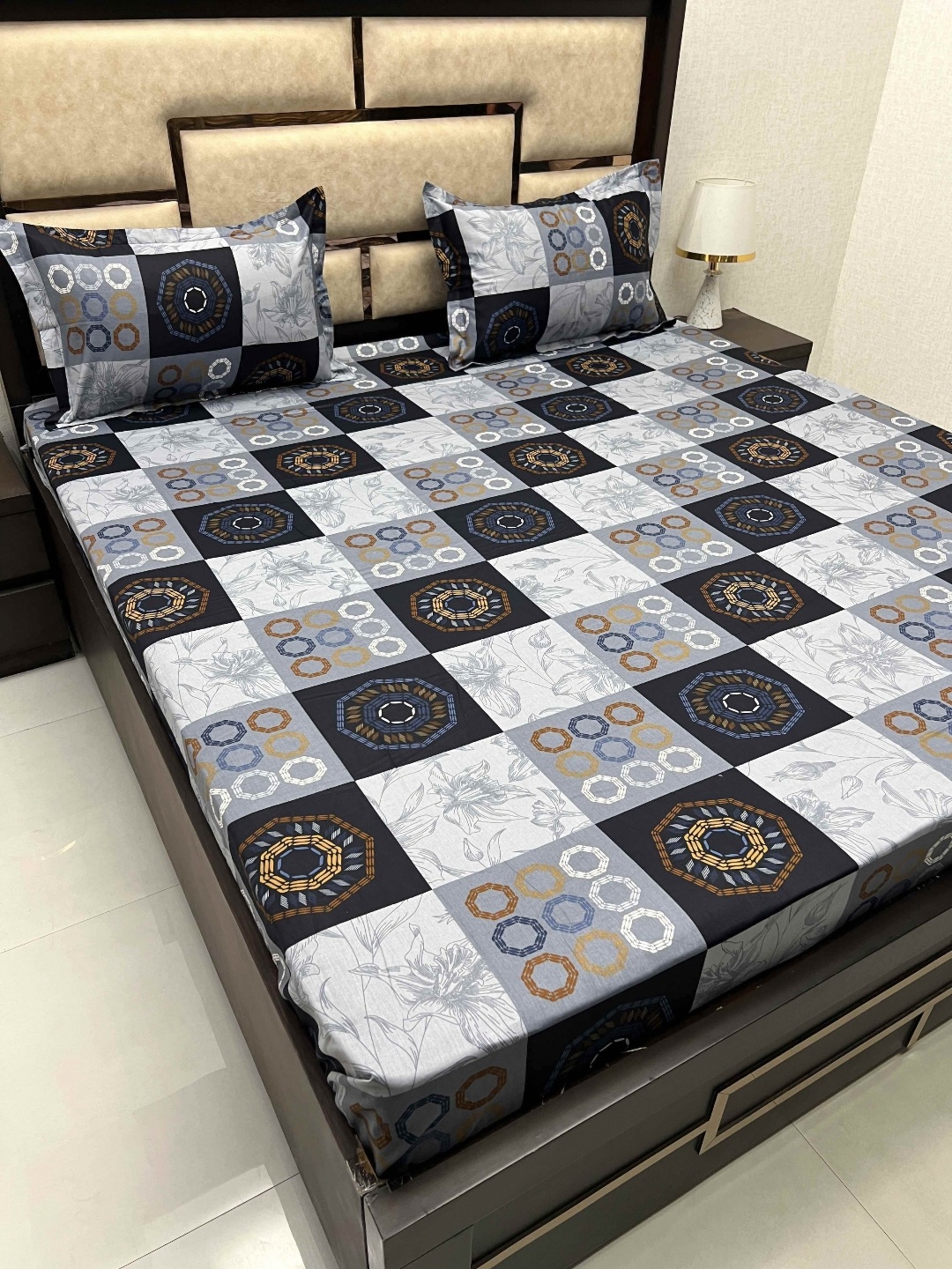 

Pure Decor Velar Sib Grey Printed Pure Cotton 400 TC Super King Bedsheet & 2 Pillow Covers