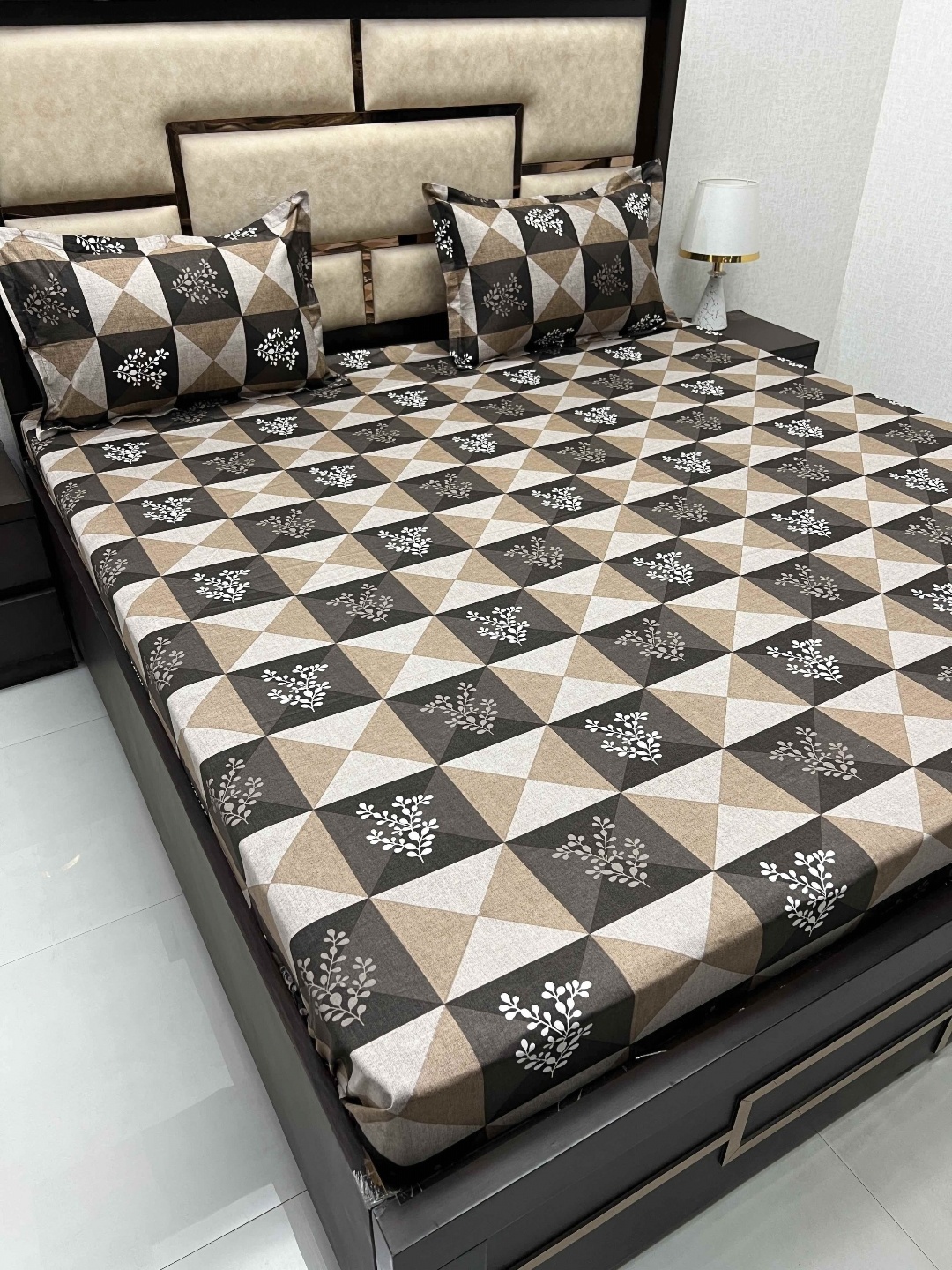 

Pure Decor Velar Sib Brown Printed Pure Cotton 400 TC Super King Bedsheet & Pillow Covers