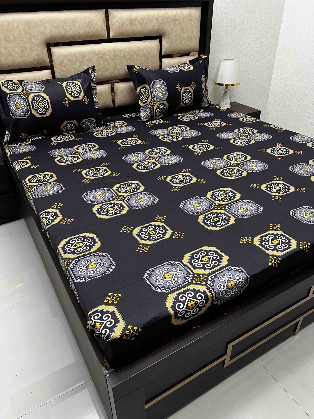 

Pure Decor Velar Sib Black Printed Pure Cotton 400 TC Super King Bedsheet & Pillow Covers