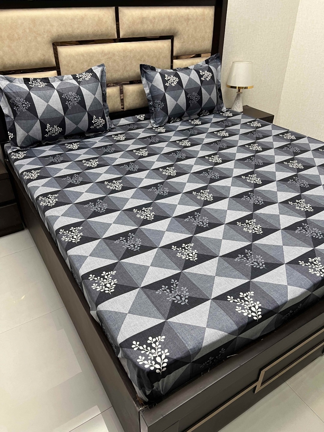 

Pure Decor Velar Sib Grey Printed Pure Cotton 400 TC Super King Bedsheet & 2 Pillow Covers