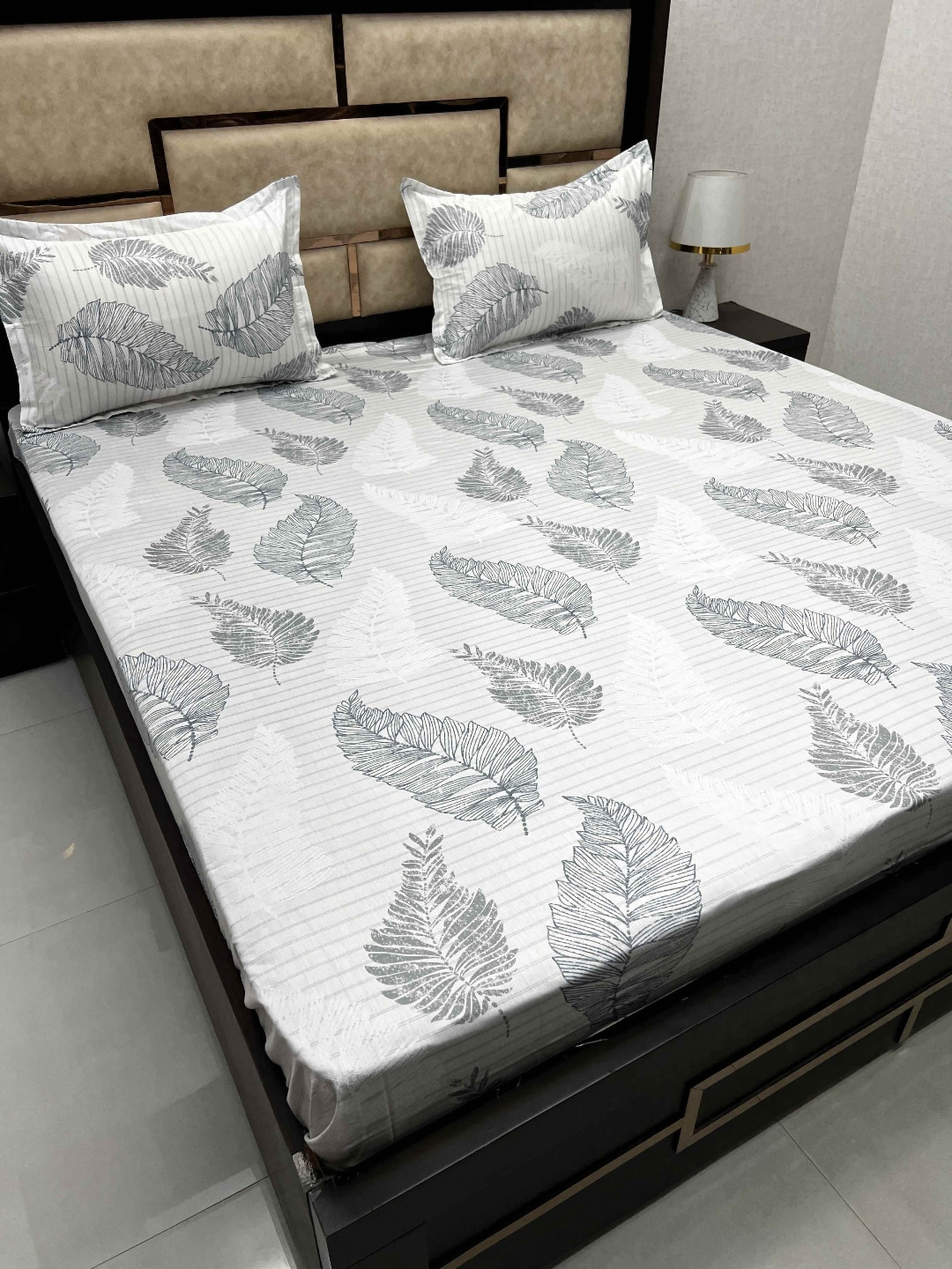 

Pure Decor Royal Velar White Printed Pure Cotton 400TC Super King Bedsheet & Pillow Covers