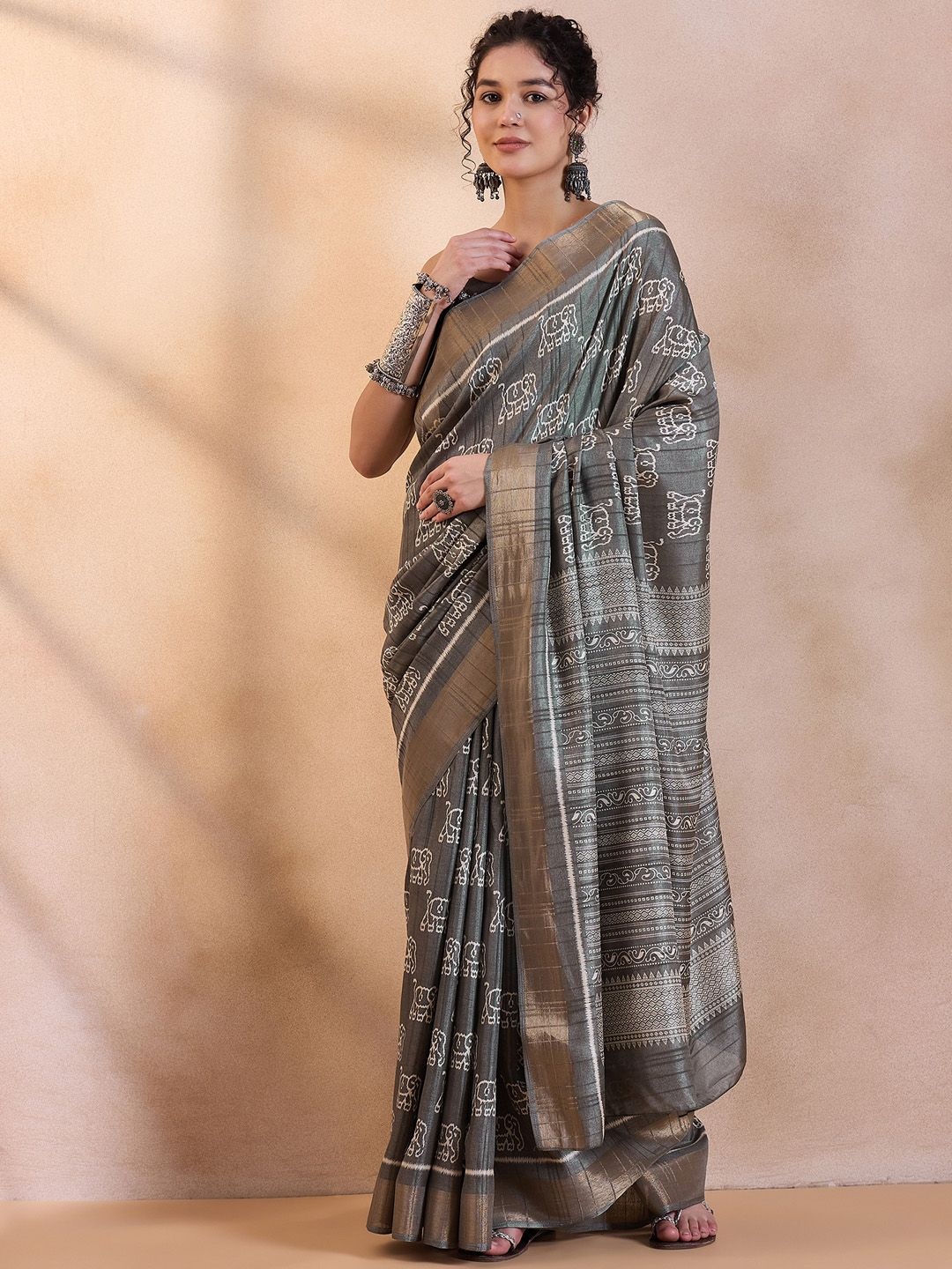 

Saree Mall Ethnic Printed Zari Sungudi Saree, Grey