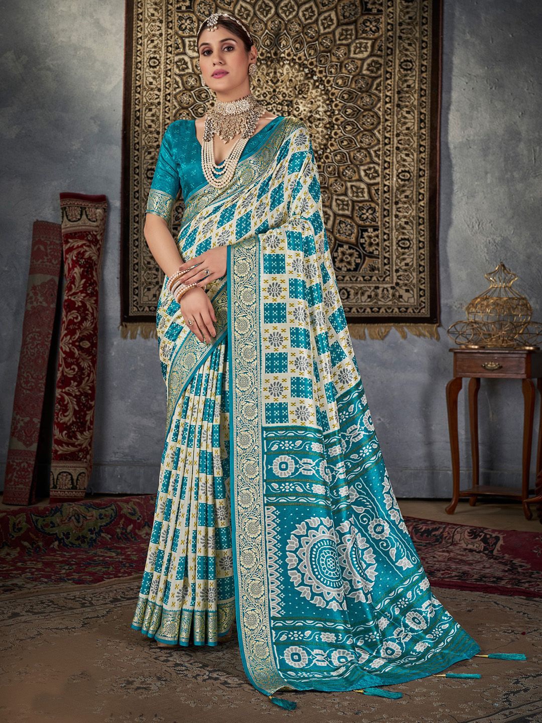 

Mitera Ethnic Motifs Zari Sungudi Saree, Blue