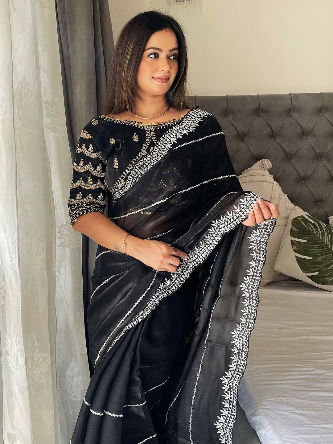 

Anouk Ethnic Motifs Embroidered Organza Saree, Black