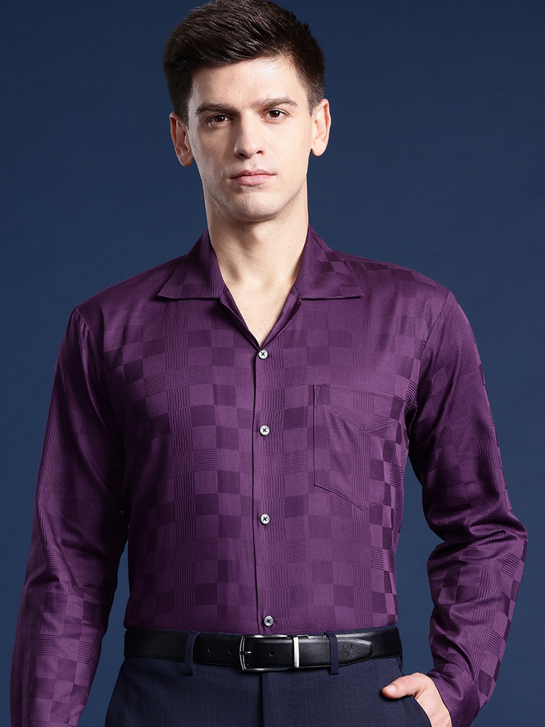 

Hancock Men Self Design Pure Cotton Relaxed Fit Party Shirt, Burgundy