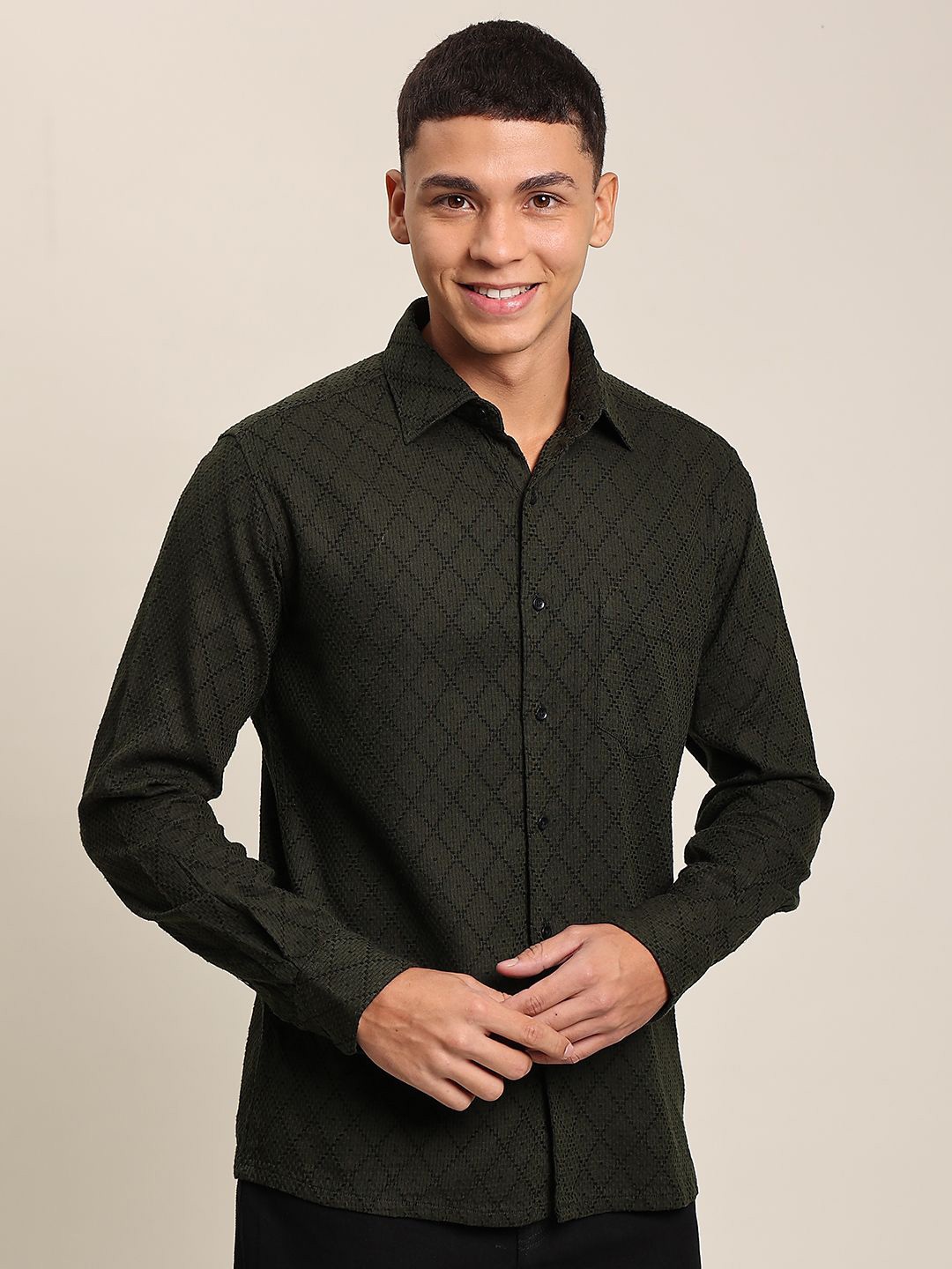 

Bene Kleed Men Textured Opaque Casual Shirt, Green