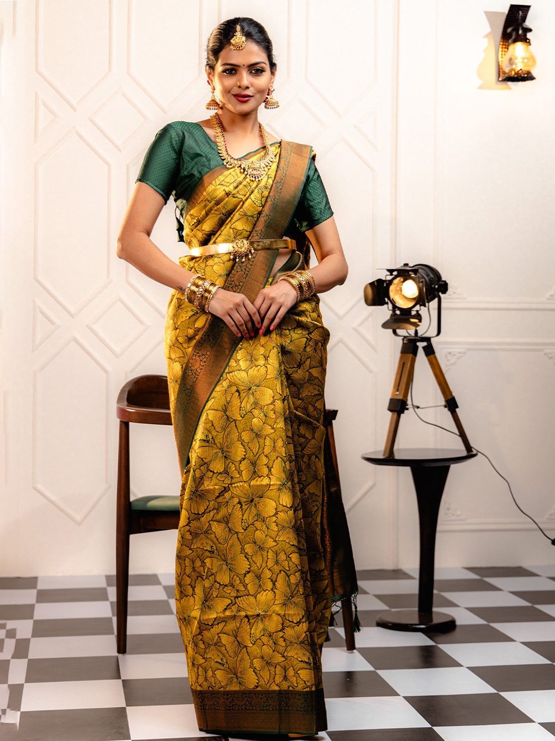 

Jinal & Jinal Zari Pure Silk Banarasi Saree, Yellow