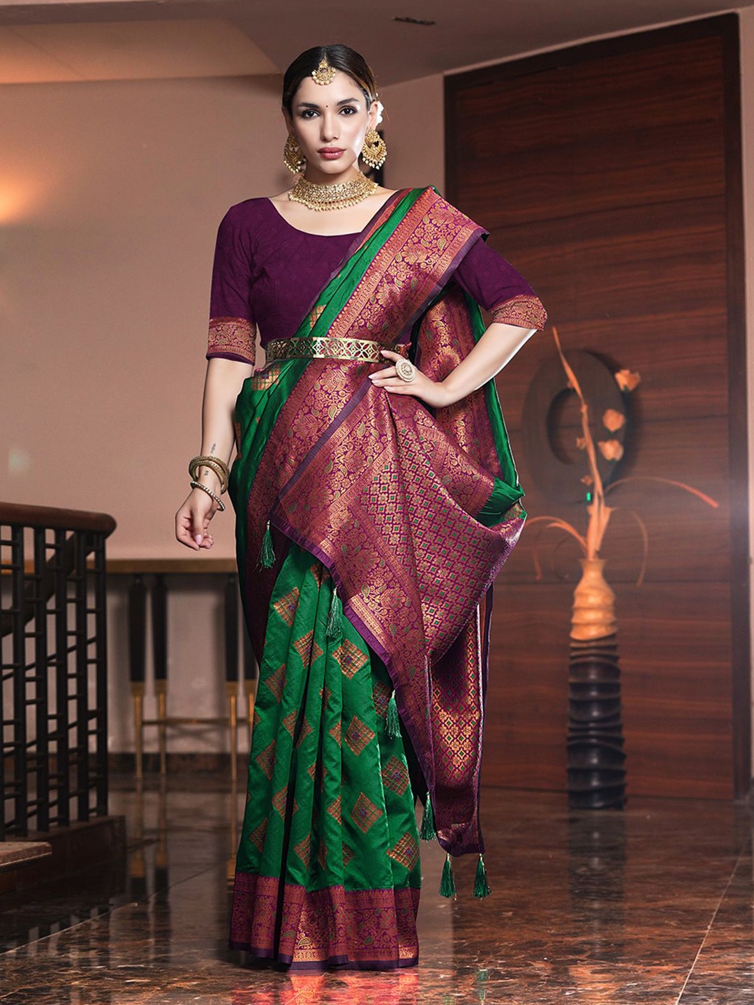 

JUST FASHION Ethnic Motifs Zari Banarasi Saree, Green