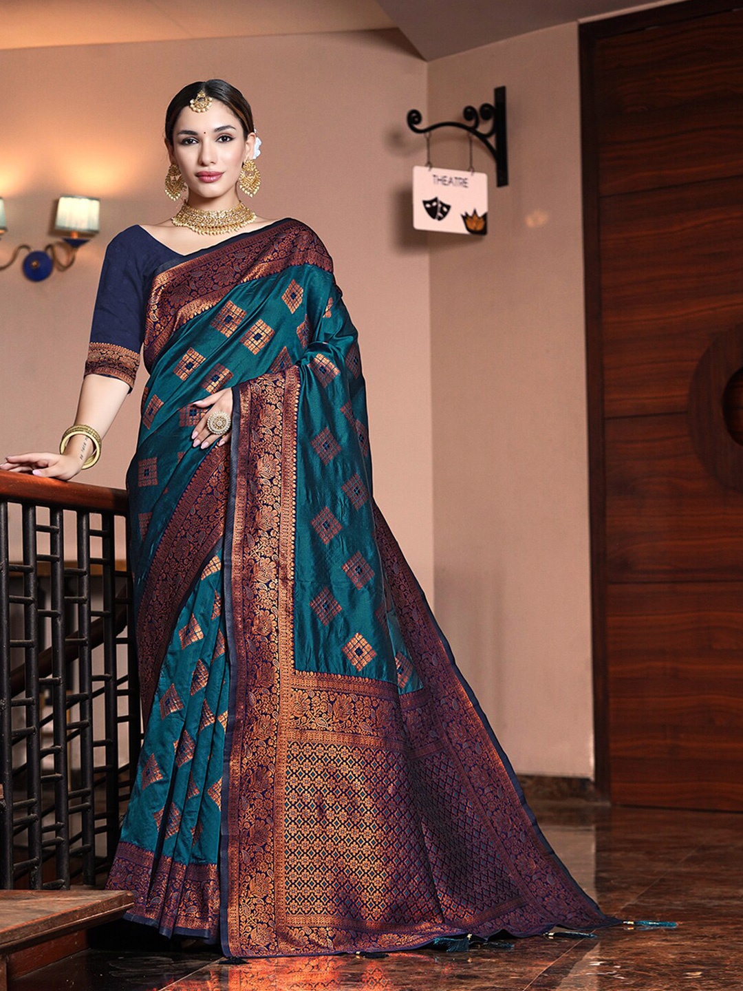 

JUST FASHION Woven Design Zari Banarasi Saree, Blue