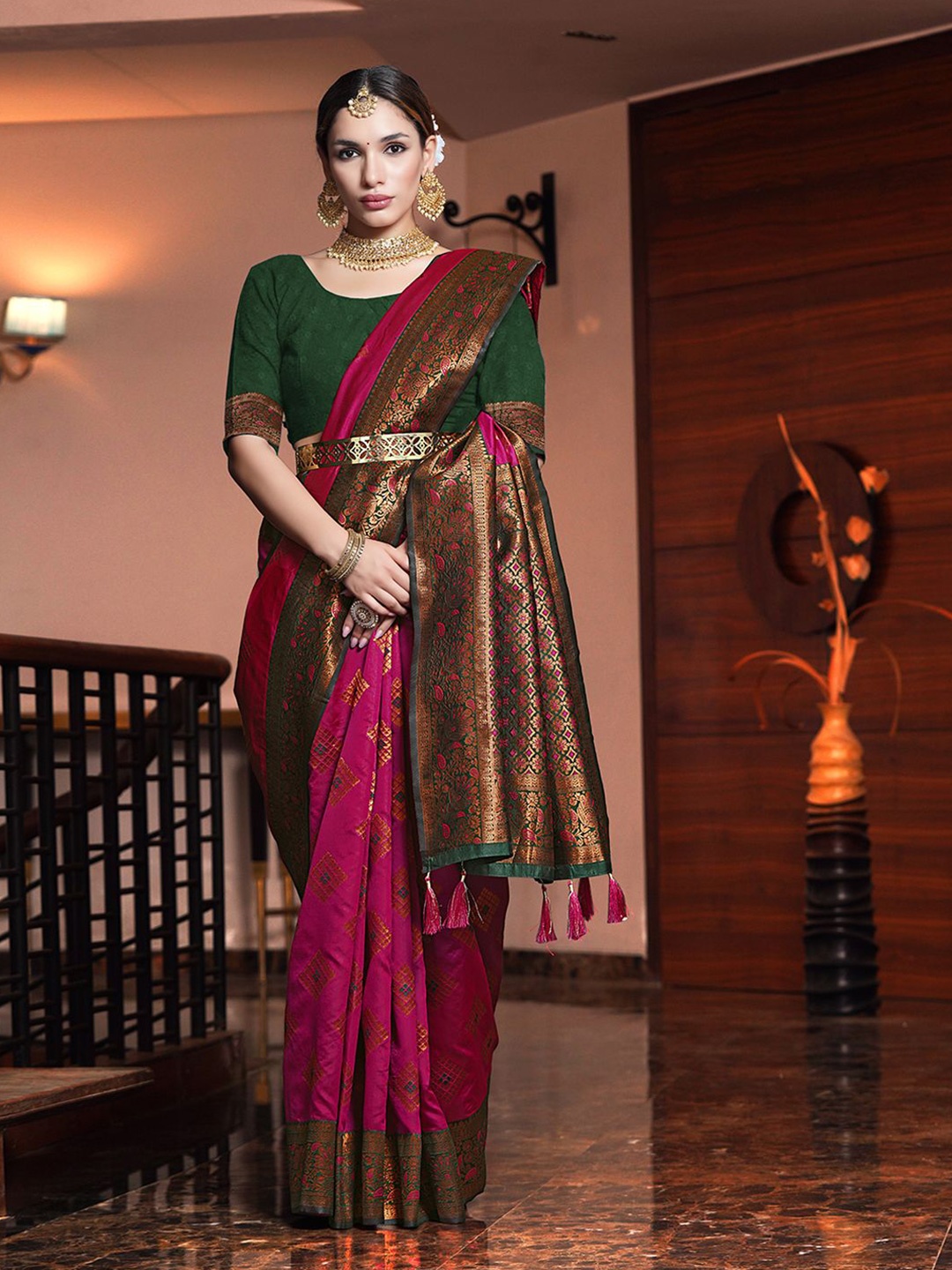 

JUST FASHION Ethnic Motifs Zari Banarasi Saree, Pink