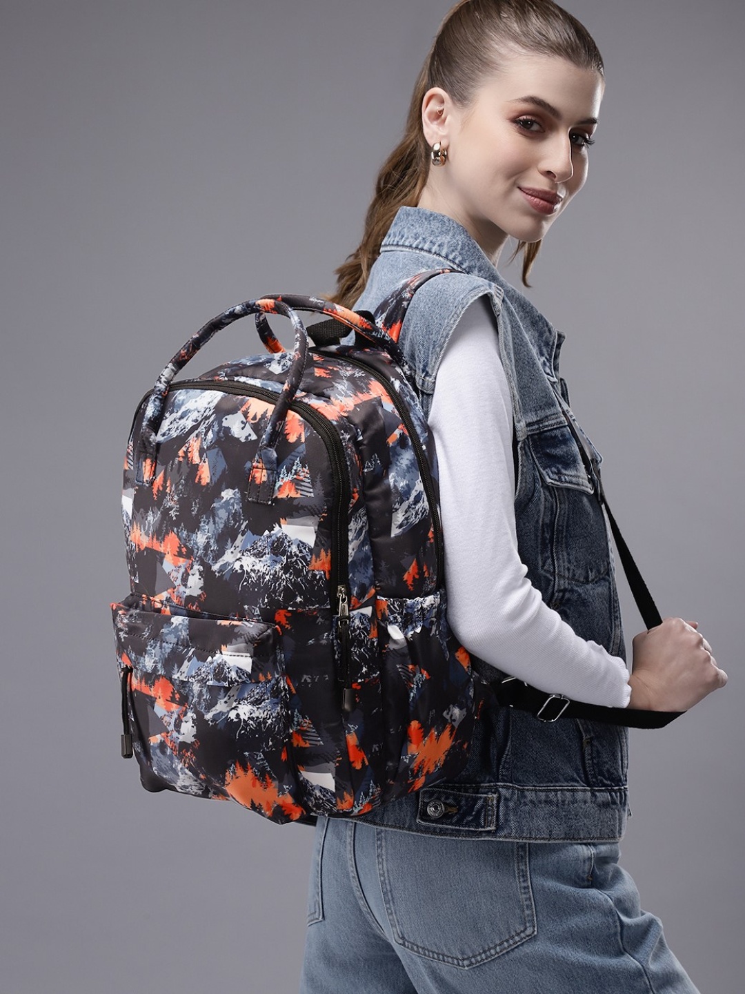 

Roadster Women Printed Backpack, Black