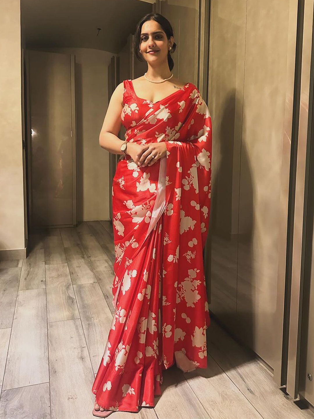 

Jinal & Jinal Floral Satin Saree, Red