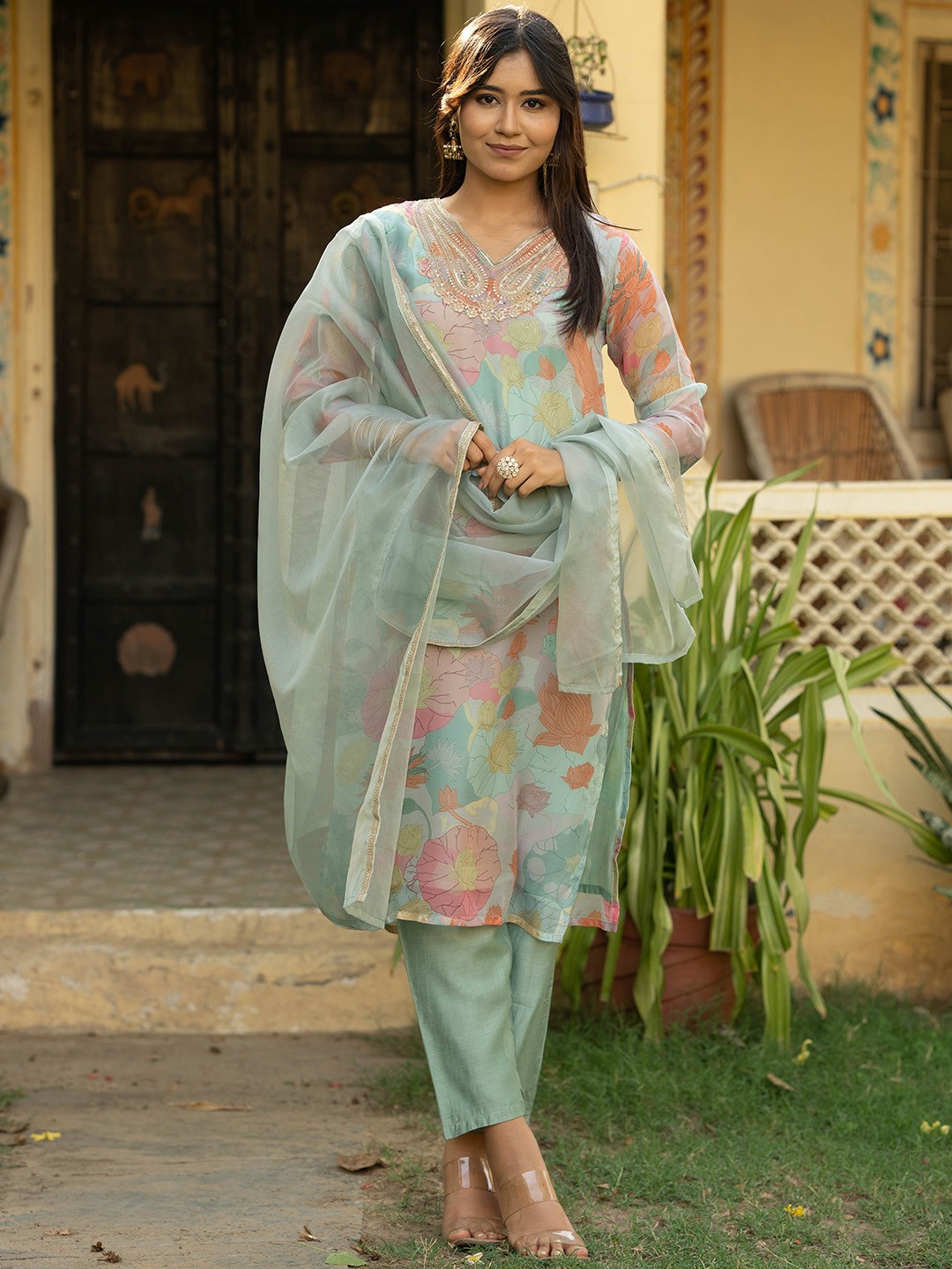 

Navlik Floral Printed V-Neck Sequinned Straight Kurta With Trousers & Dupatta, Turquoise blue