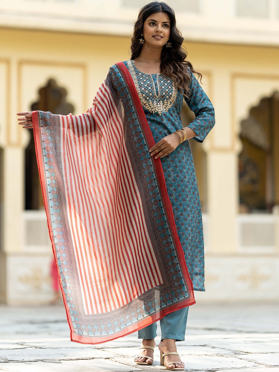 

Navlik Floral Printed Straight Kurta & Trousers With Dupatta, Turquoise blue