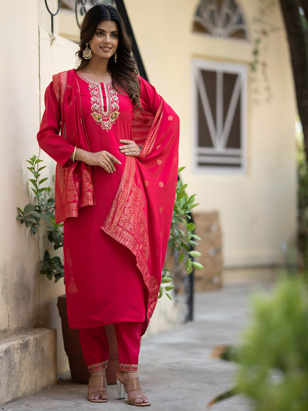 

Navlik Floral Yoke Design Straight Kurta & Trousers & With Dupatta, Red