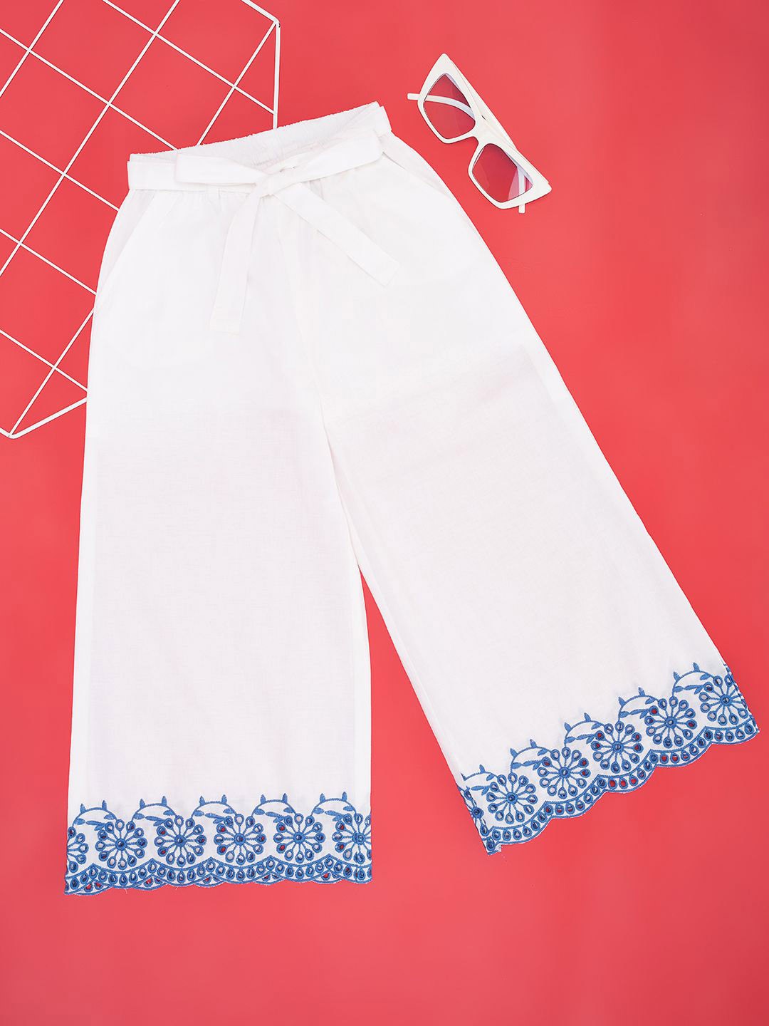 

AKKRITI BY PANTALOONS Girls Printed Cotton Trousers, Off white