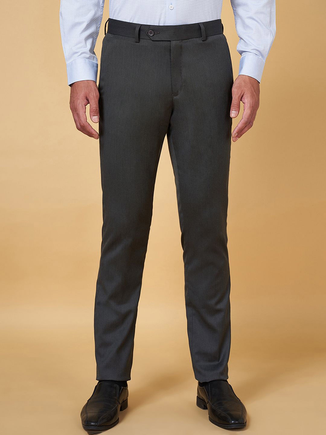 

Peregrine by Pantaloons Men Mid-Rise Flat-Front Trousers, Black