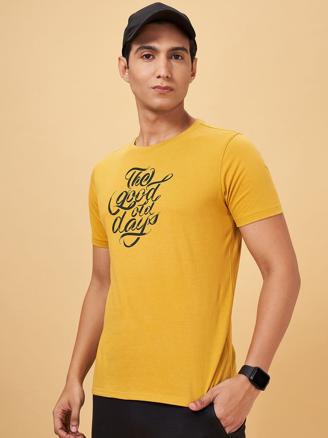 

Ajile by Pantaloons Men Typography Printed Applique T-shirt, Gold