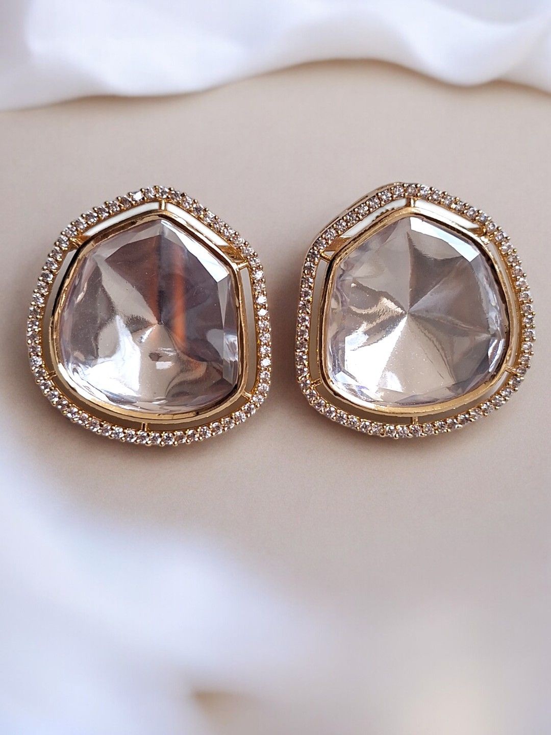 

XAGO Gold-Plated Brass Contemporary Kundan Studs Earrings