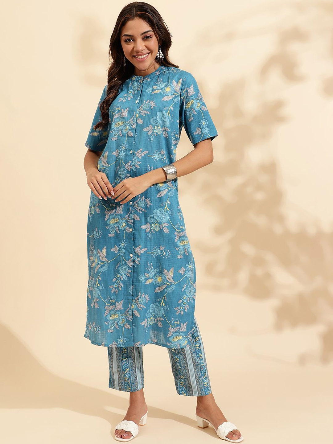 

Sringam Floral Printed Mandarin Collar Regular Pure Cotton Kurta & Trousers, Blue