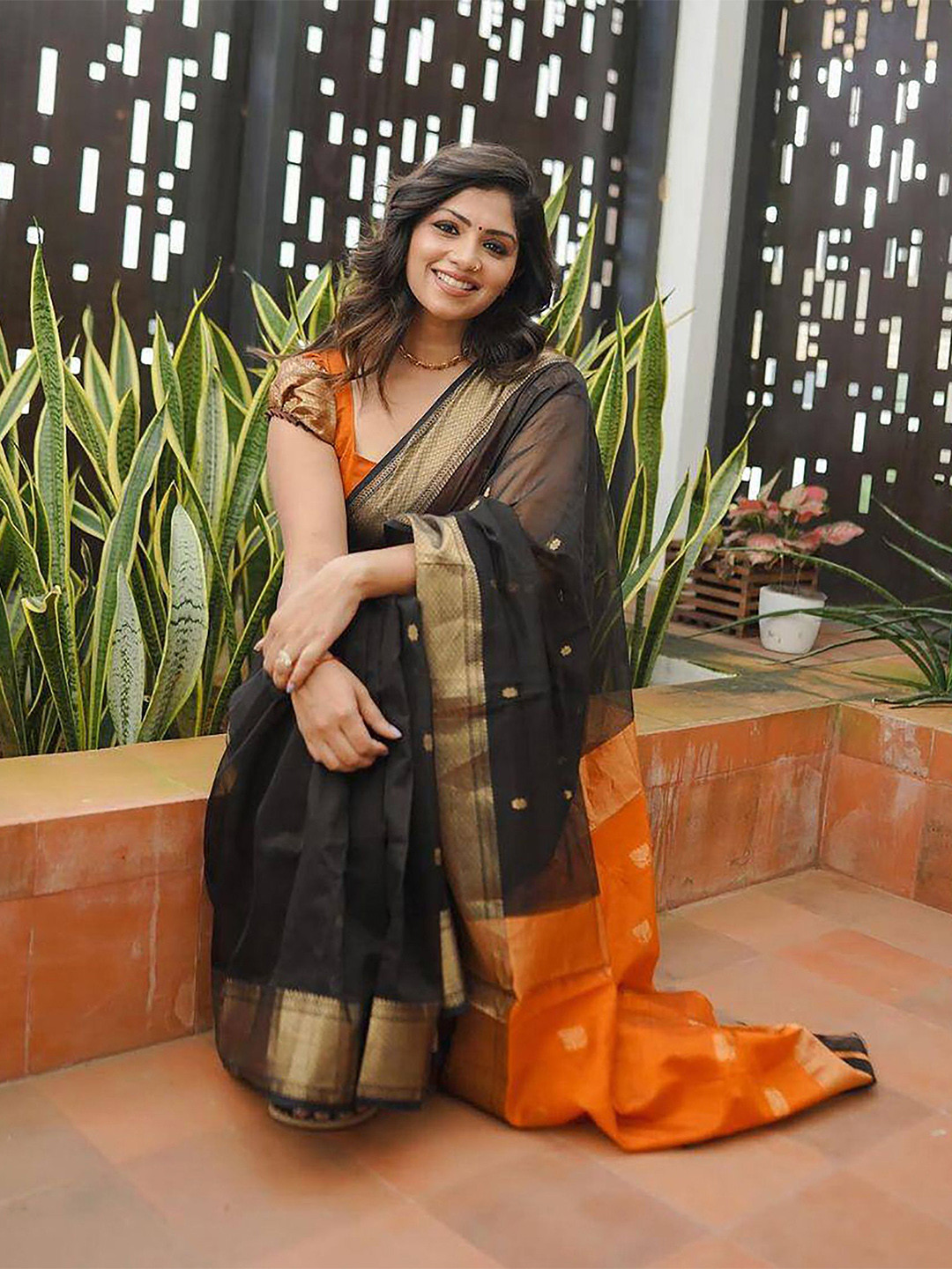 

Aldwych Woven Design Zari Banarasi Saree, Black