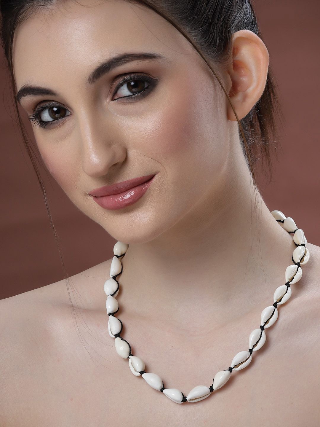 

Sanjog Unisex Tribal Sea Shell Kodi Black Thread Tribal Beach Necklace, Off white