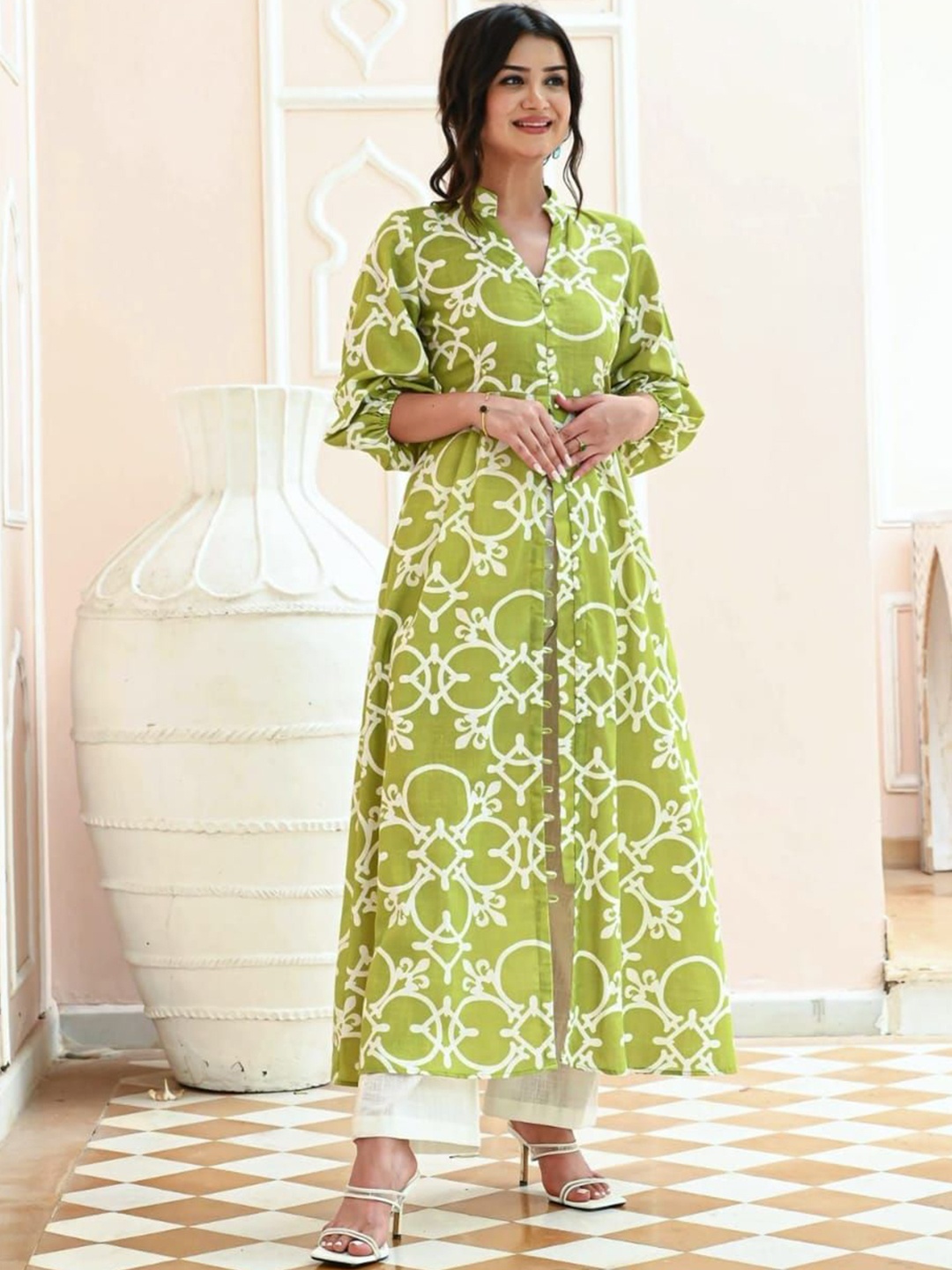 

ORUVAN Floral Printed Thread Work Pure Cotton A-Line Kurta with Trousers, Green