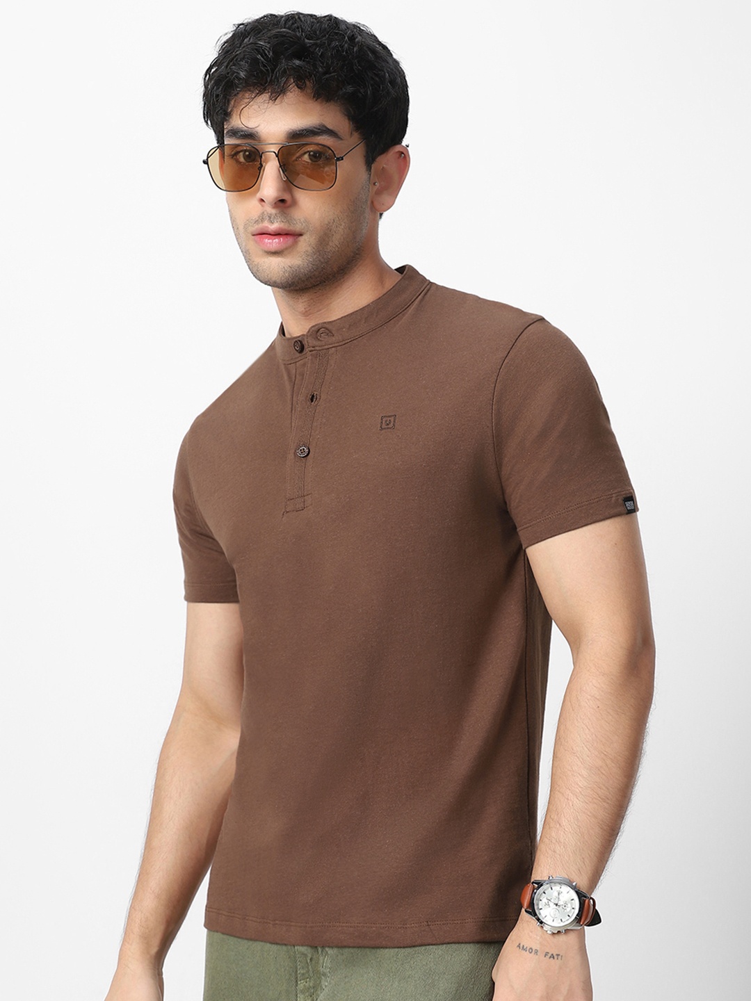 

Urbano Fashion Men's Cocoa Brown Solid Mandarin Collar Slim Fit Half Sleeve Cotton T-Shirt
