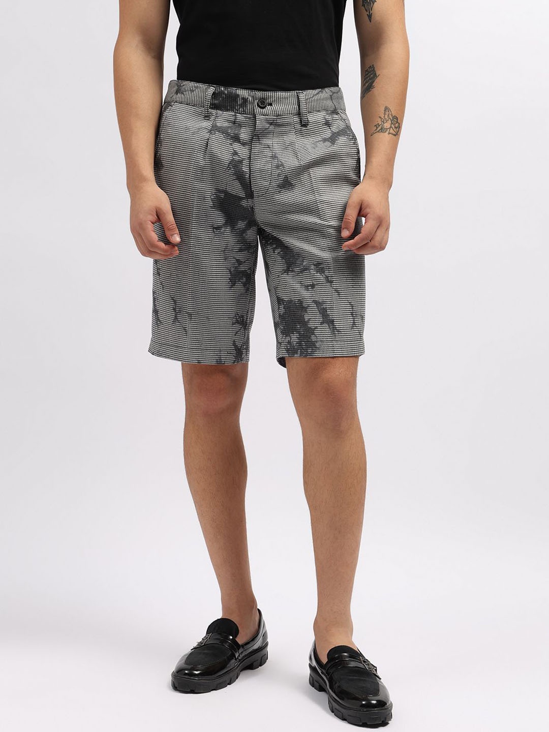

Iconic Men Abstract Printed Mid-Rise Shorts, Black