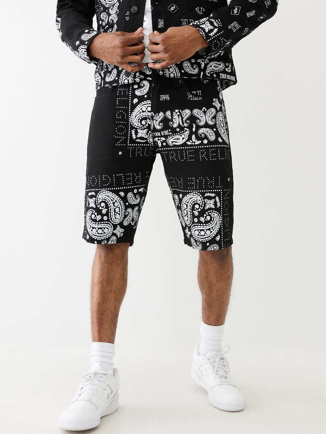 

True Religion Men Abstract Printed Mid-Rise Shorts, Black