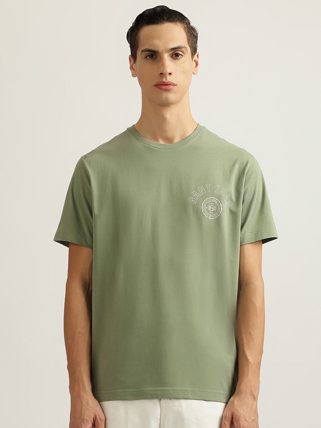 

GANT Men Regular Fit Solid Round Neck Casual T-shirt, Green