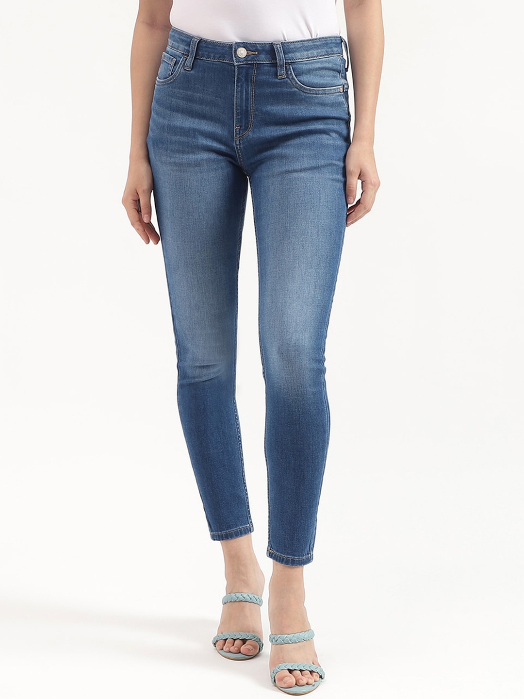 

United Colors of Benetton Women Skinny Fit High Rise Light Fade Cropped Jeans, Blue
