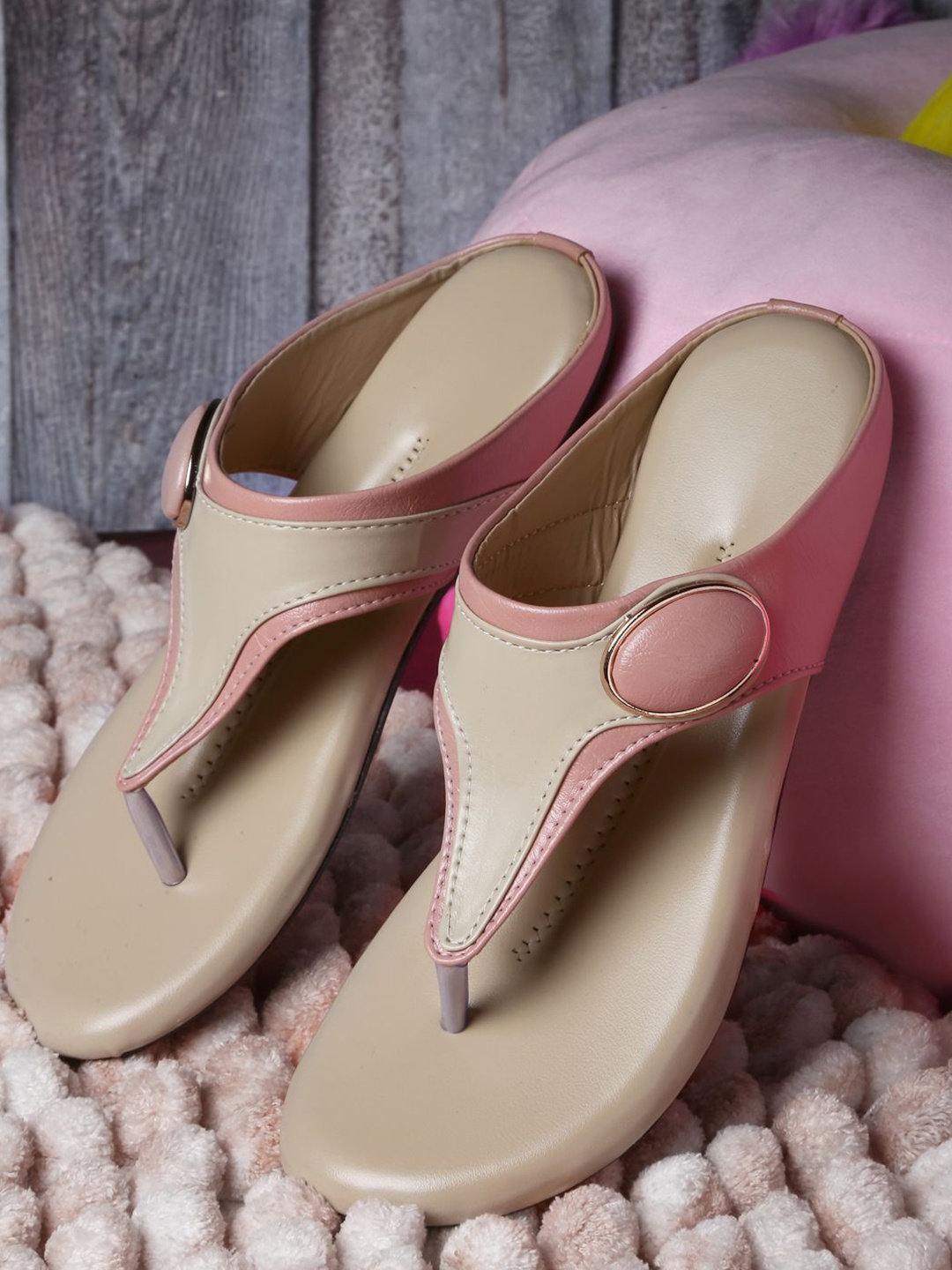 

sneakers villa Open Toe T-Strap Flats, Cream